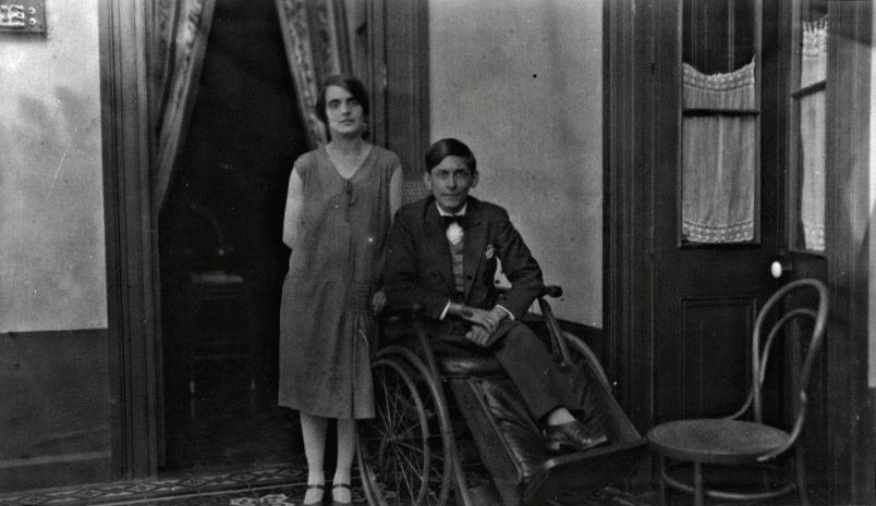 Jos� Carlos y Anna en la casa del Jir�n Washington, Lima.